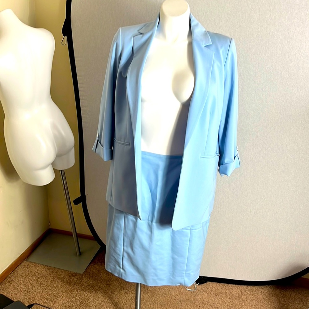 Calvin Klein women 2 pc suit jacket and skirt size 16 preowned but never worn